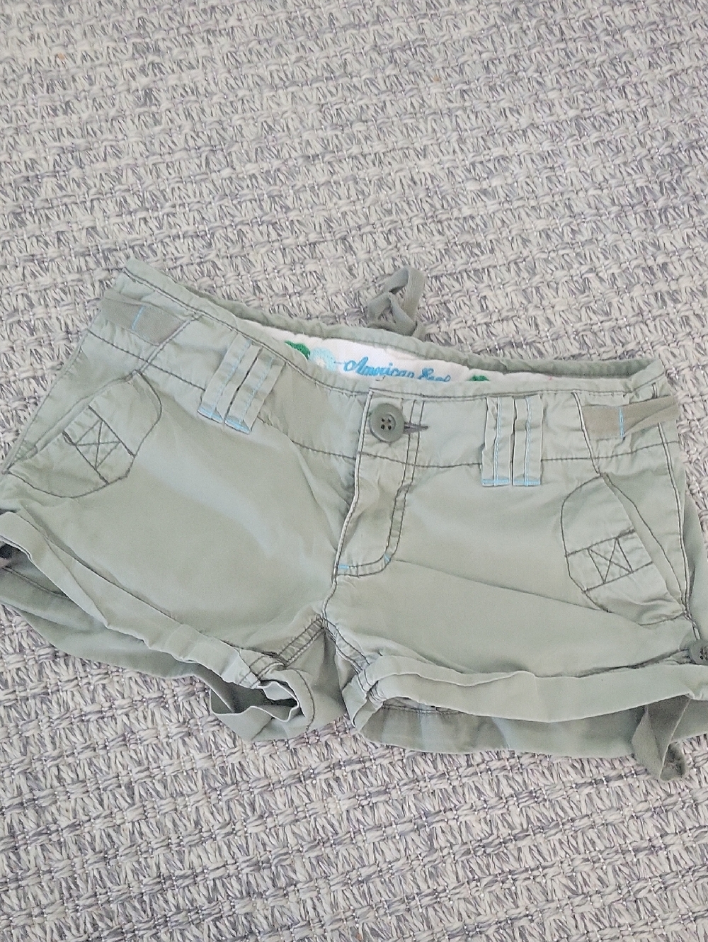 Vintage American Eagle Outfitters Sage Green Low-Rise Cuffed Women's Shorts 0